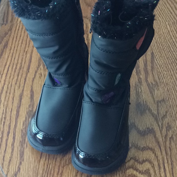 Little girl like brand new snow boot - Picture 5 of 8